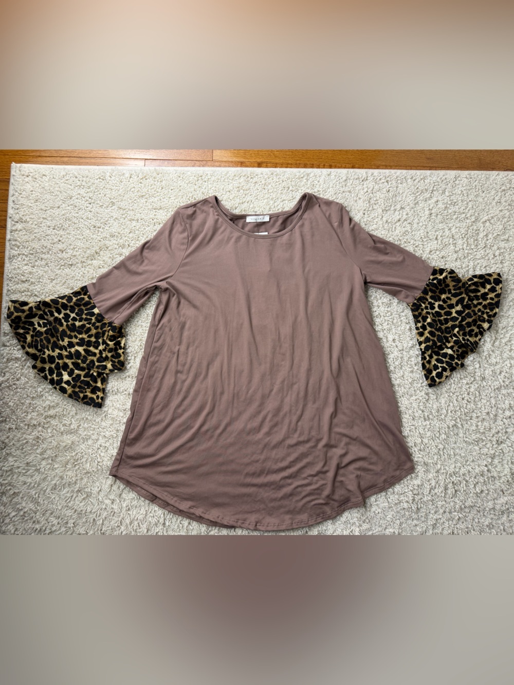 Medium Leopard Bell Sleeve Women's Top in Mauve NWT